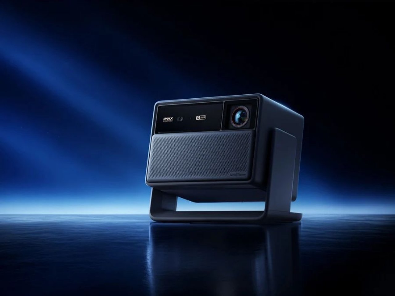 Domači kino s 6000 lumni in sliko 4K pri 120 Hz Domači kino s 6000 lumni in sliko 4K pri 120 Hz